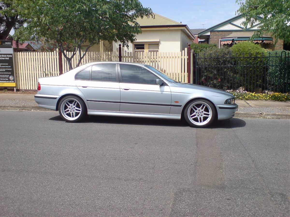 BMW 528i: 4 фото