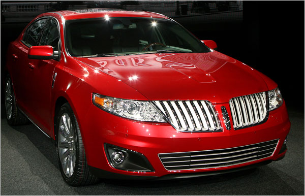 Lincoln MKS: 4 фото