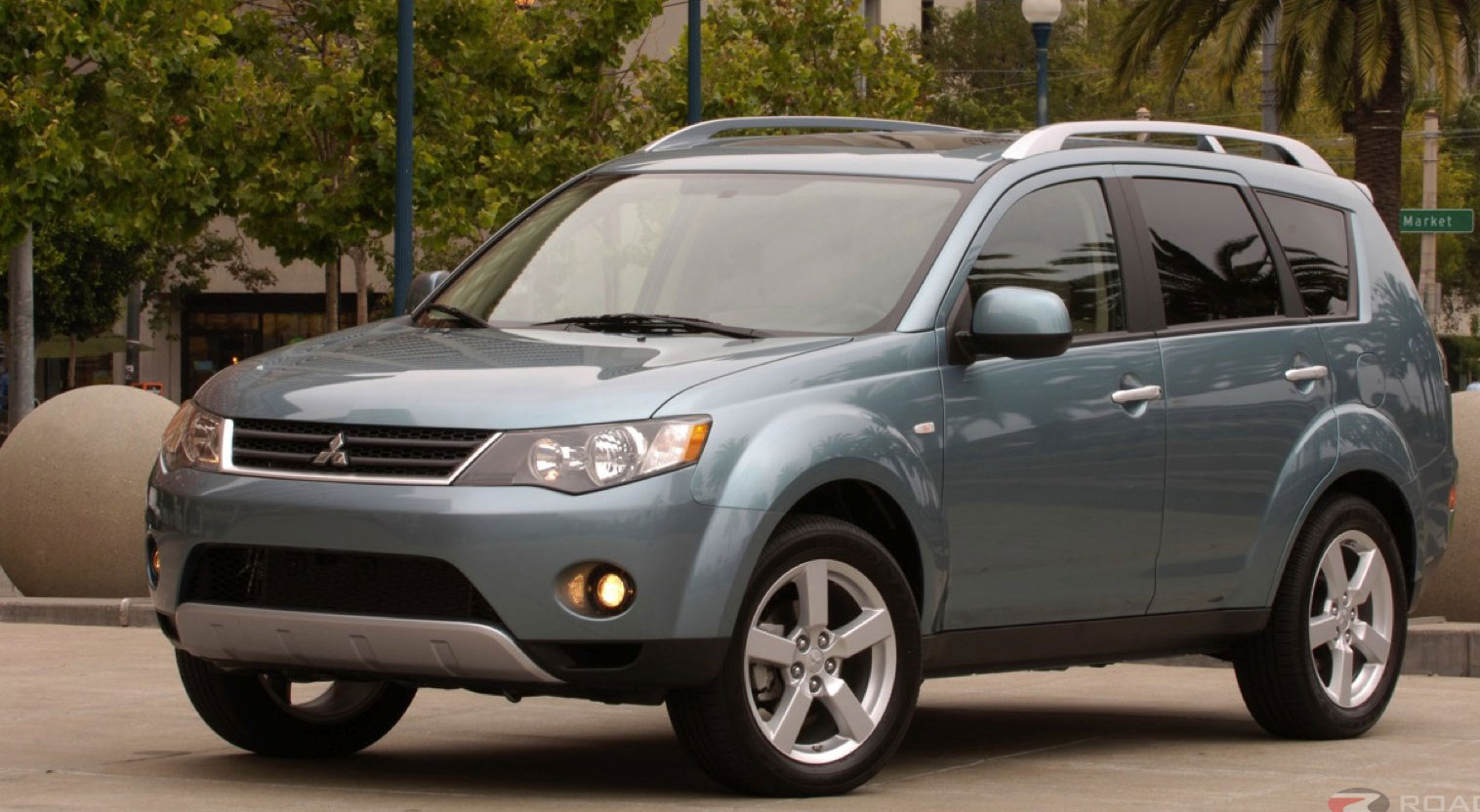 Mitsubishi Outlander I: 10 фото