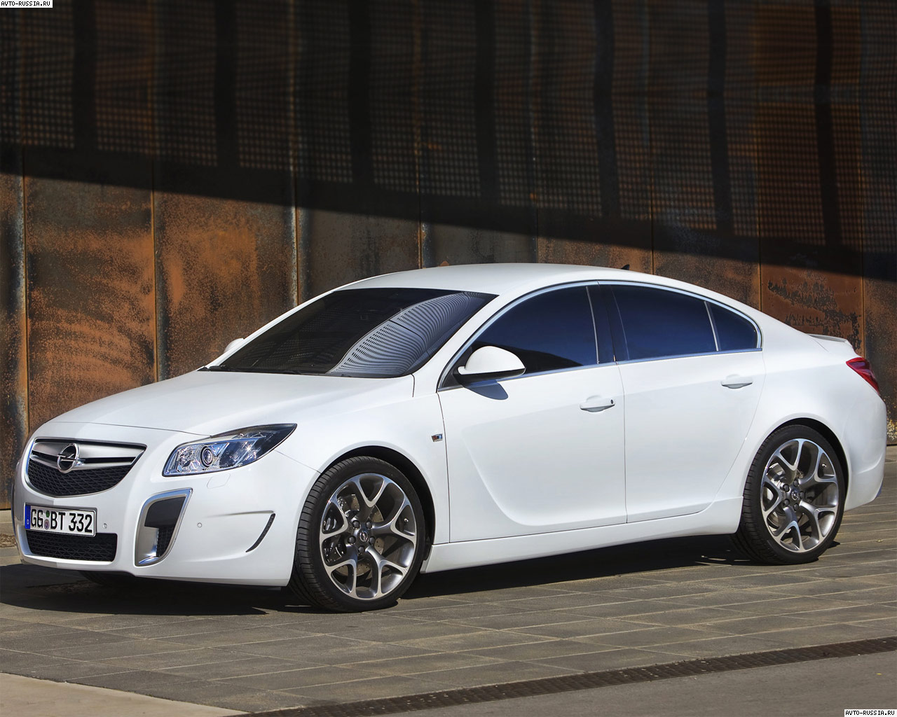 Opel Insignia Hatchback: 8 фото