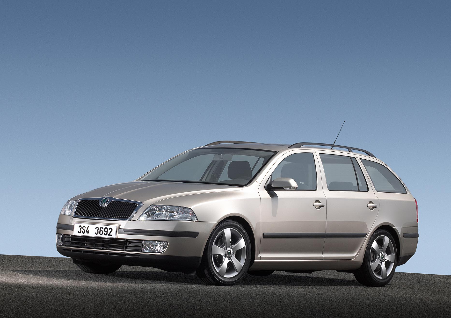 Skoda Octavia Tour Combi: 7 фото