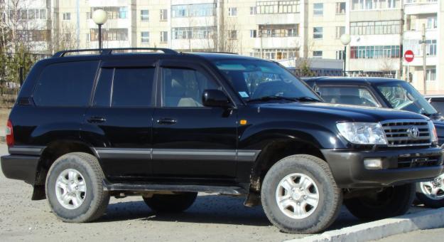 Toyota Land Cruiser 100: 8 фото